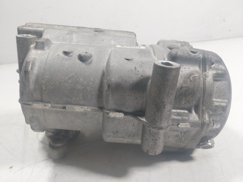Recambio de compresor aire acondicionado para renault kangoo z.e. referencia OEM IAM  926004760R 