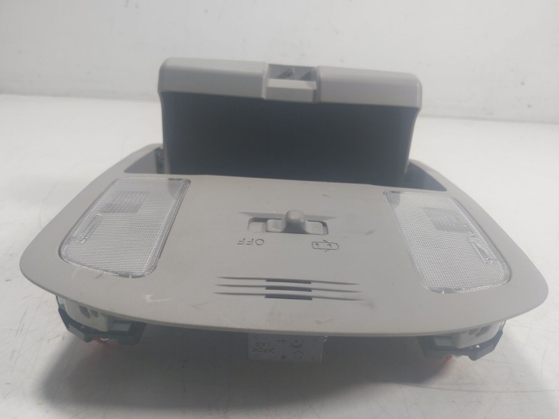 Recambio de piloto interior para toyota hilux referencia OEM IAM  636500K130 