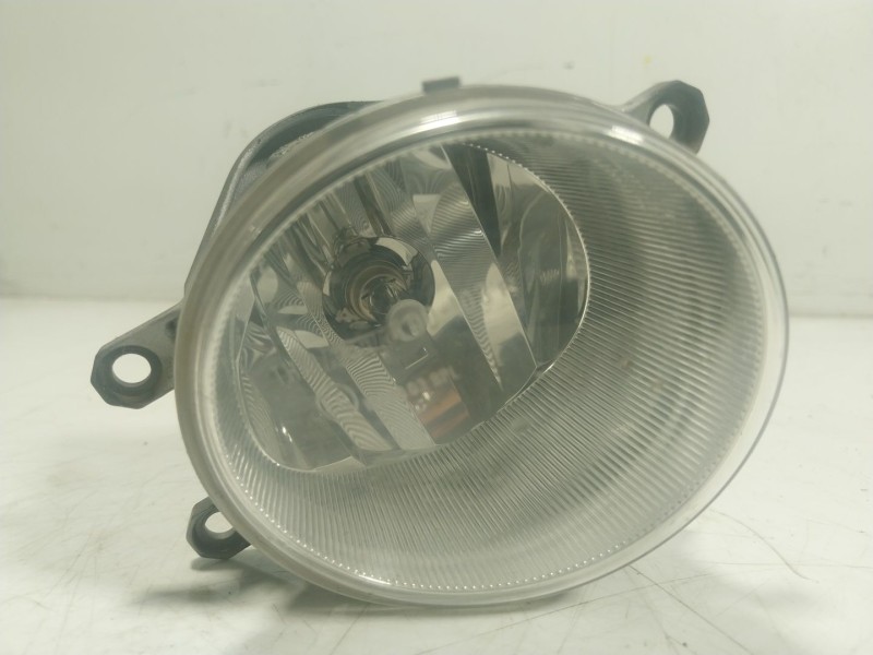 Recambio de faro antiniebla derecho para toyota hilux referencia OEM IAM   