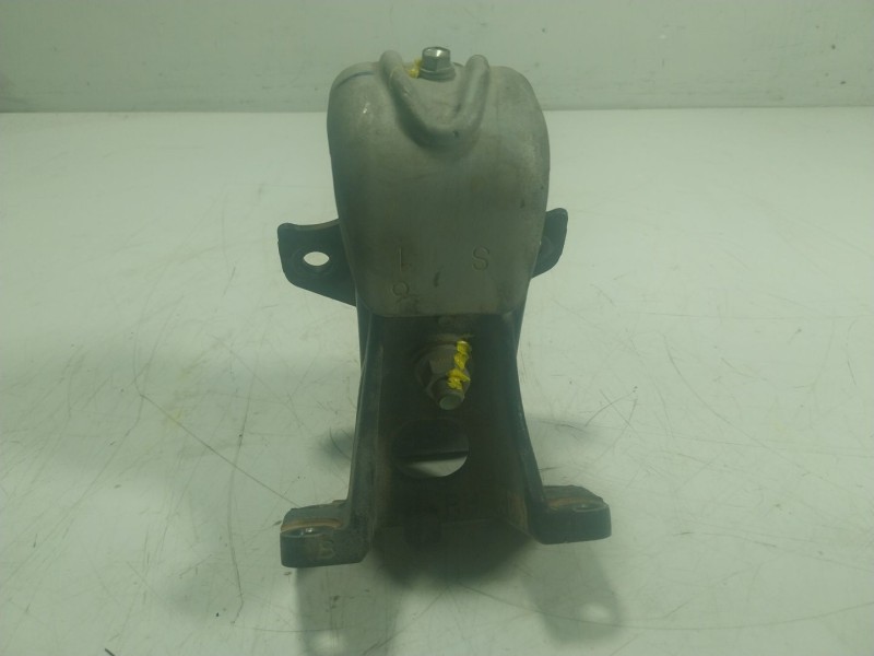 Recambio de soporte motor derecho para toyota hilux referencia OEM IAM   