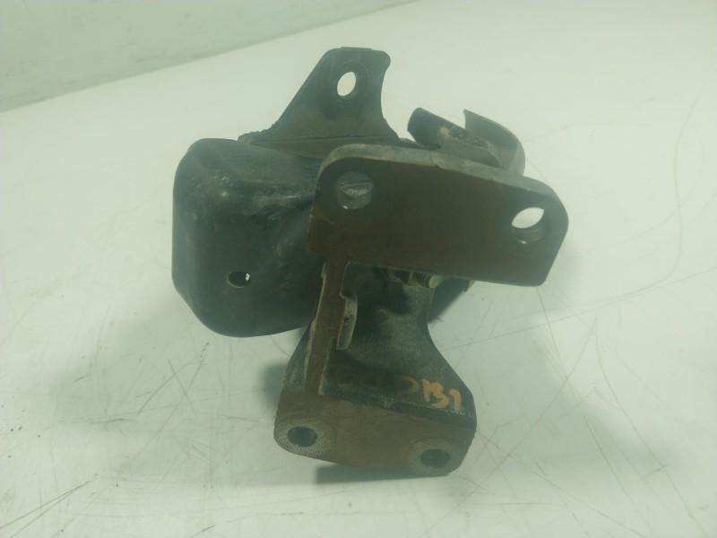 Recambio de soporte motor derecho para toyota hilux referencia OEM IAM   