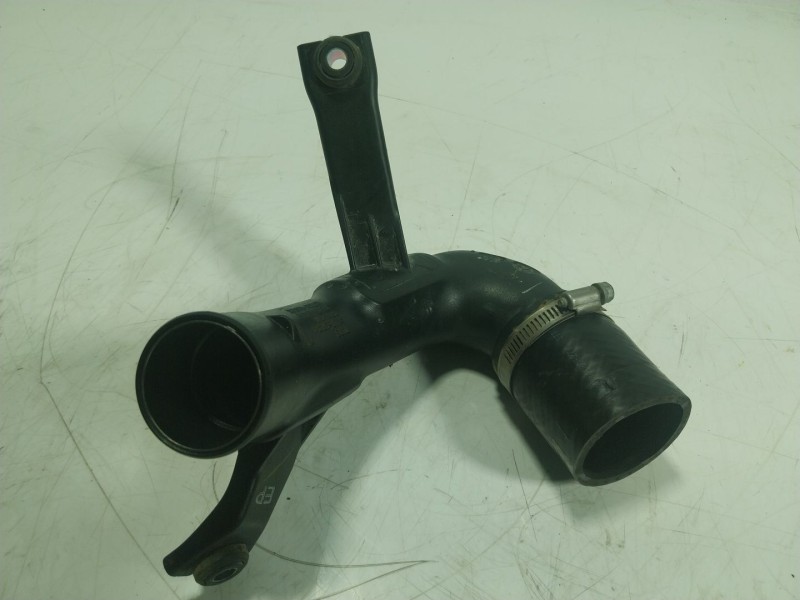 Recambio de tubo intercooler para toyota hilux referencia OEM IAM  173610L021 