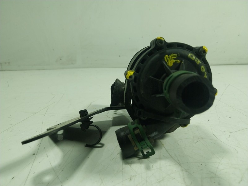 Recambio de bomba agua para renault kangoo z.e. referencia OEM IAM  210103350R 