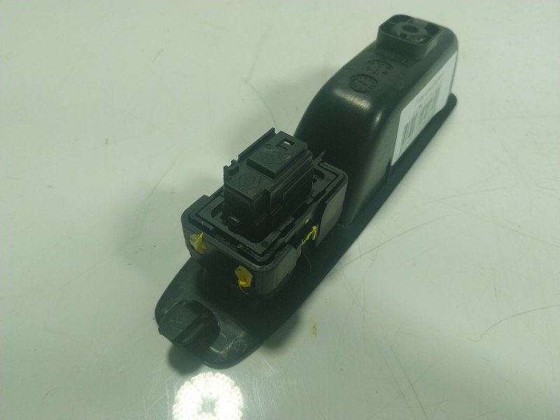 Recambio de mando elevalunas trasero izquierdo para renault captur ii 1.0 tce referencia OEM IAM  254218388R 
