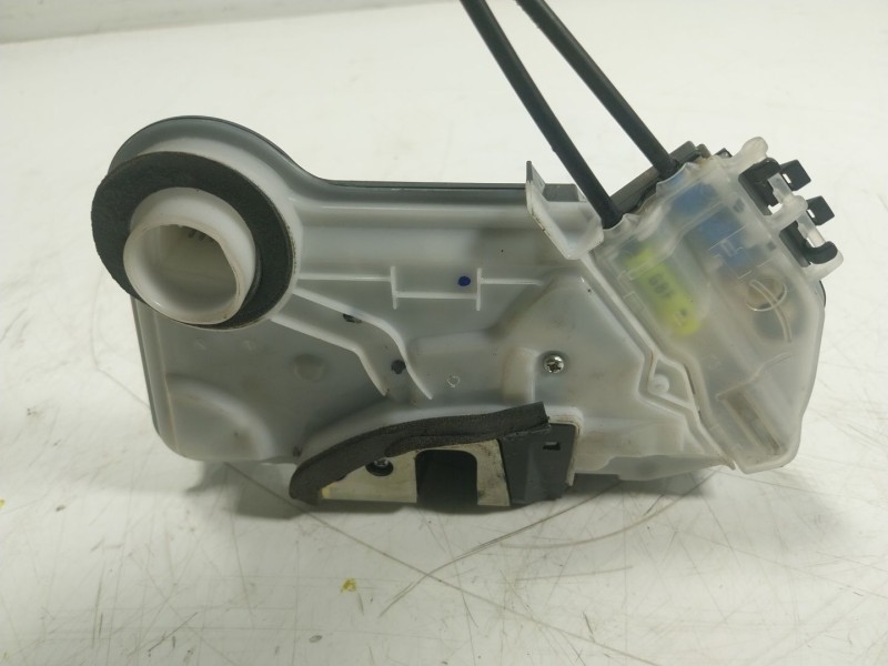 Recambio de cerradura puerta delantera izquierda para toyota hilux referencia OEM IAM   