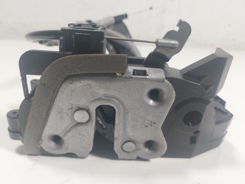 Recambio de cerradura puerta delantera derecha para renault captur ii 1.0 tce referencia OEM IAM  805024067R 