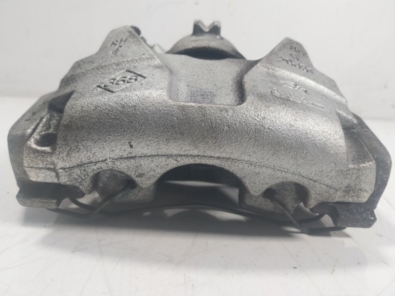 Recambio de pinza freno delantera derecha para renault captur ii 1.0 tce referencia OEM IAM   