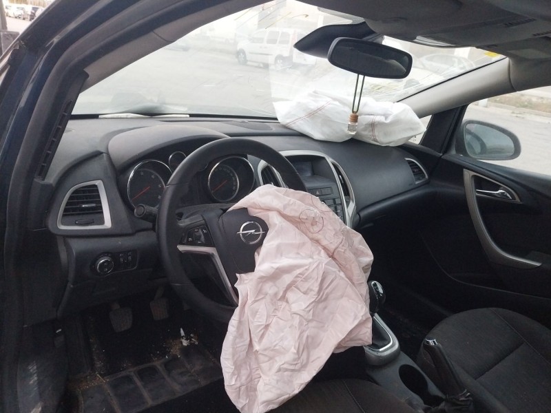 opel astra j (p10) del año 2011