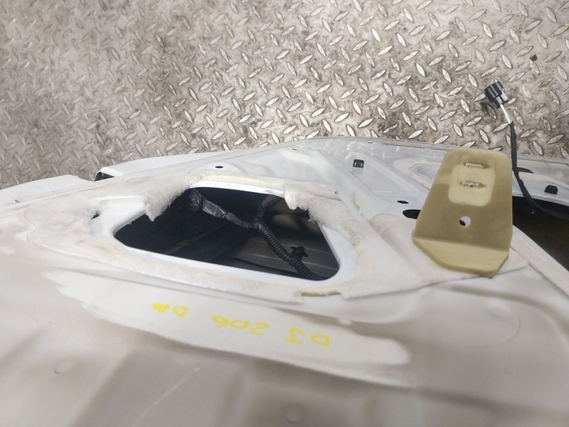 Recambio de puerta delantera derecha para renault zoe 68 kw referencia OEM IAM   