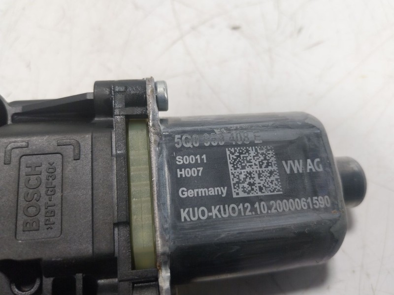 Recambio de motor elevalunas trasero derecho para seat ateca (kh7) fr go referencia OEM IAM  5Q0959408E 