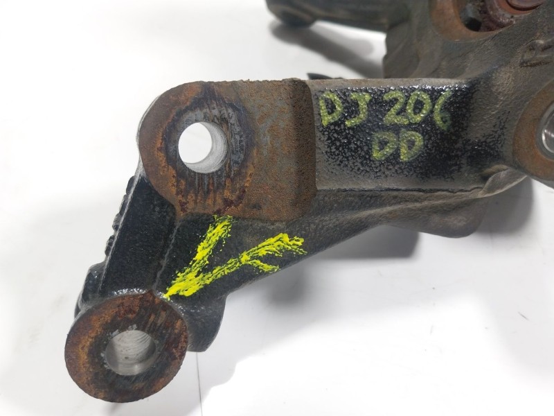 Recambio de mangueta delantera derecha para renault zoe 68 kw referencia OEM IAM   