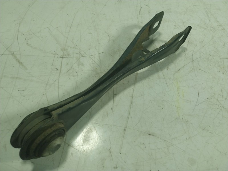 Recambio de brazo suspension inferior trasero izquierdo para bmw i3 (i01) 125 kw referencia OEM IAM  6852269 