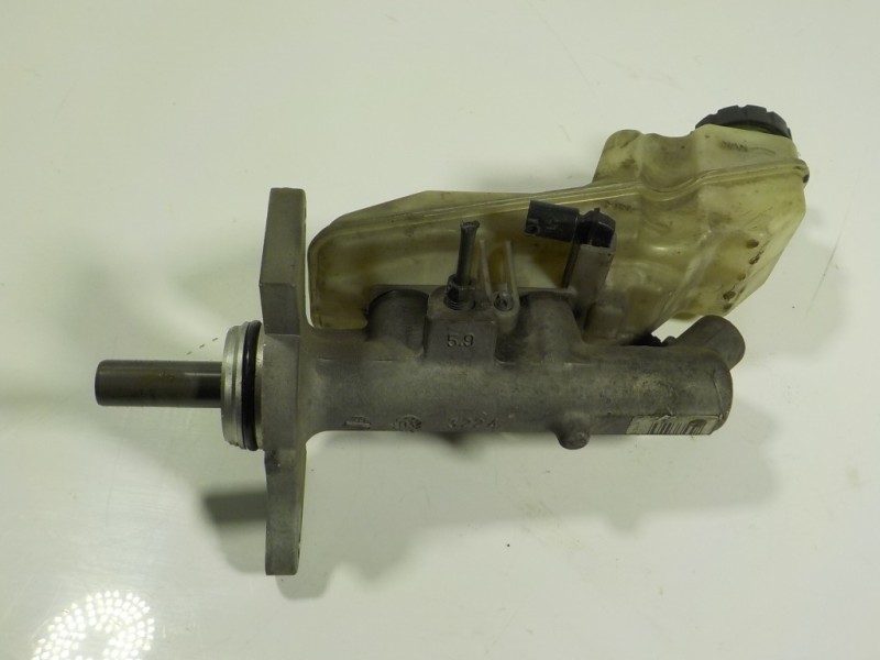 Recambio de bomba freno para toyota corolla (e12) 2.0 turbodiesel cat referencia OEM IAM   