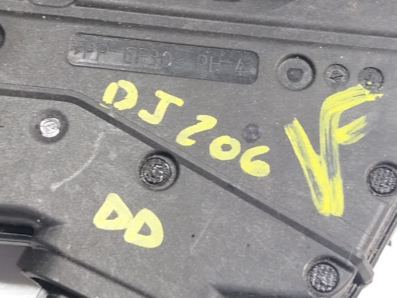 Recambio de cerradura puerta delantera derecha para renault zoe 68 kw referencia OEM IAM  805020094R 