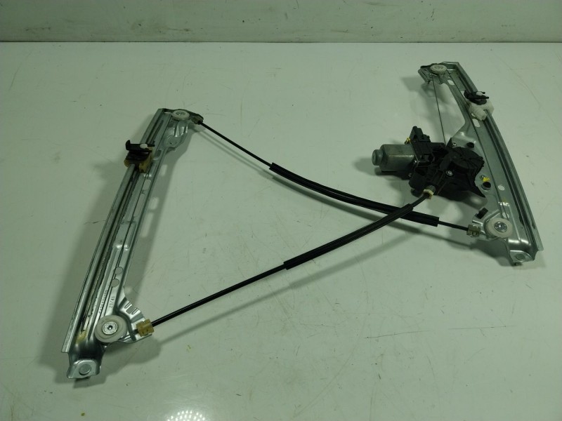 Recambio de elevalunas delantero izquierdo para renault megane iv berlina 5p 1.3 tce referencia OEM IAM 807215959R  