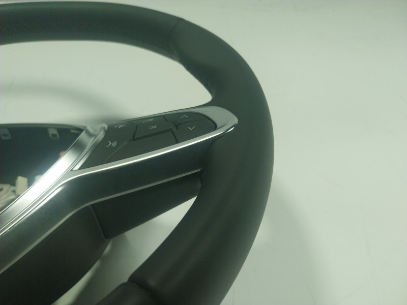 Recambio de volante para renault captur ii 1.0 tce referencia OEM IAM  34268102C 