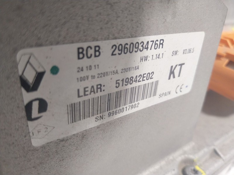 Recambio de convertidor de voltaje para renault kangoo z.e. referencia OEM IAM   