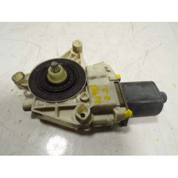 MOTOR ELEVALUNAS DELANTERO DERECHO A2048200242 A2048200242 0130822502