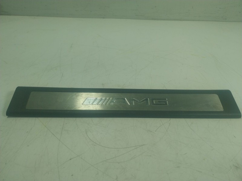 Recambio de moldura para mercedes-benz clase m (w164) 6.2 v8 cat referencia OEM IAM  A1646803335DC 