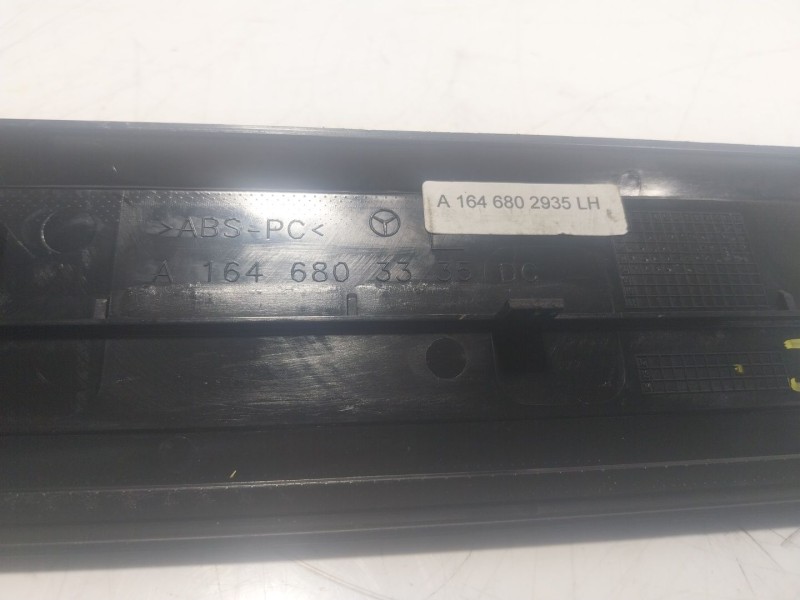 Recambio de moldura para mercedes-benz clase m (w164) 6.2 v8 cat referencia OEM IAM  A1646803335DC 