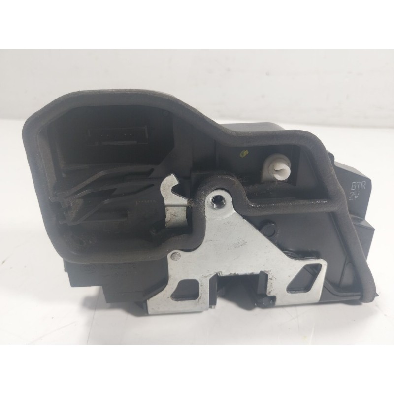 Recambio de cerradura puerta delantera derecha para bmw serie 5 lim. (f10) 3.0 turbodiesel referencia OEM IAM  7229458 