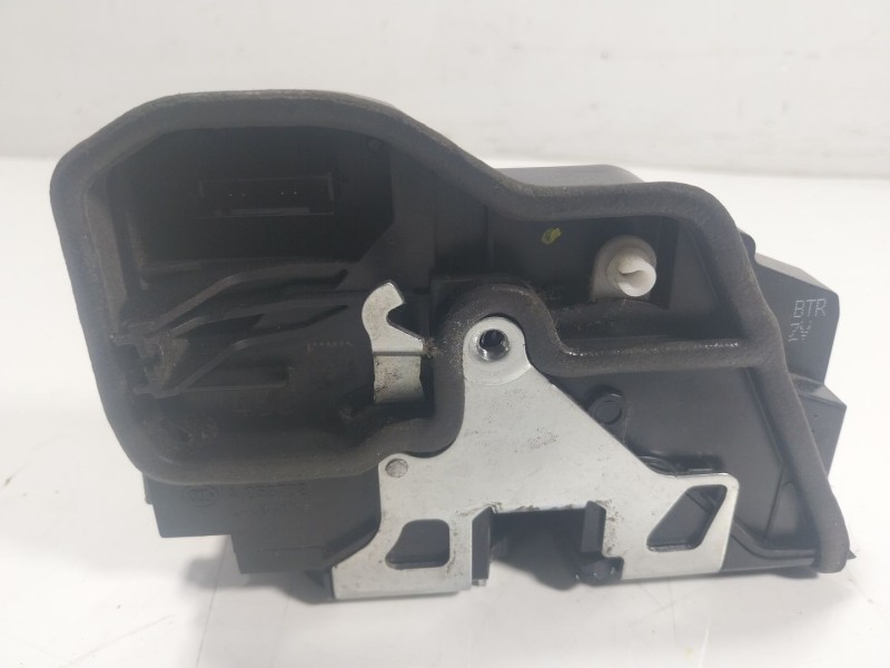 Recambio de cerradura puerta delantera derecha para bmw serie 5 lim. (f10) 3.0 turbodiesel referencia OEM IAM  7229458 