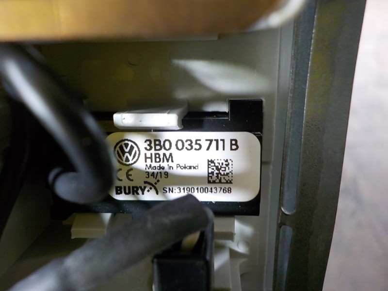 Recambio de piloto interior para seat arona 1.6 tdi referencia OEM IAM 3B0947105CY20 3B0947105C 703002590