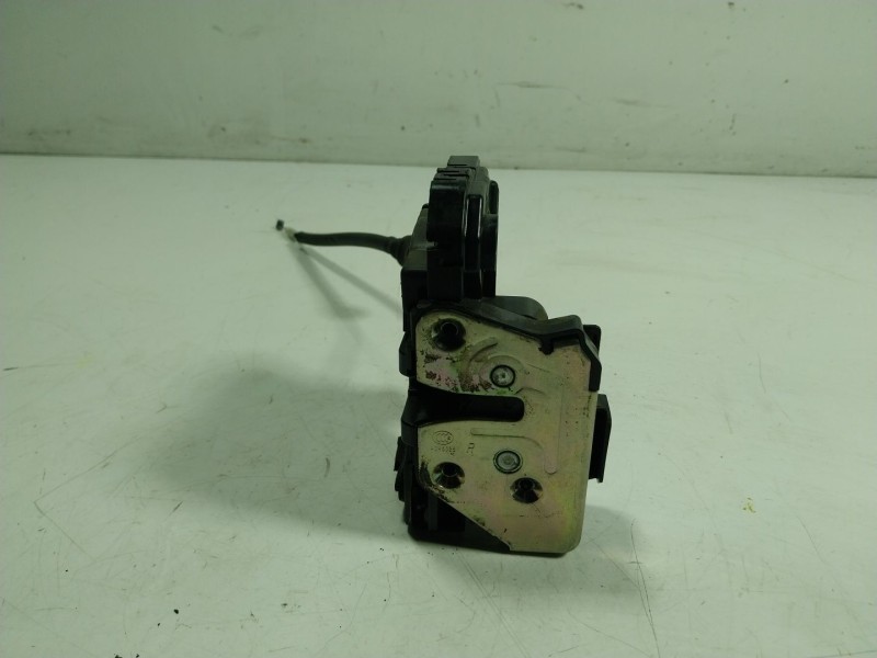 Recambio de cerradura puerta trasera derecha para kia ceed 1.4 tgdi cat referencia OEM IAM  81420A2000 