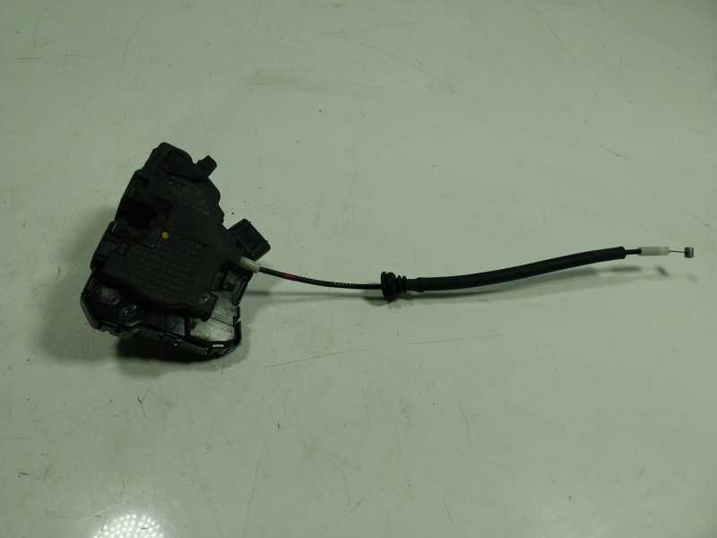Recambio de cerradura puerta trasera derecha para kia ceed 1.4 tgdi cat referencia OEM IAM  81420A2000 