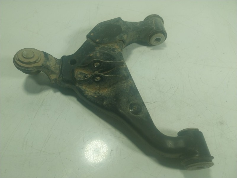 Recambio de brazo suspension inferior delantero derecho para toyota hilux referencia OEM IAM 480680K090  