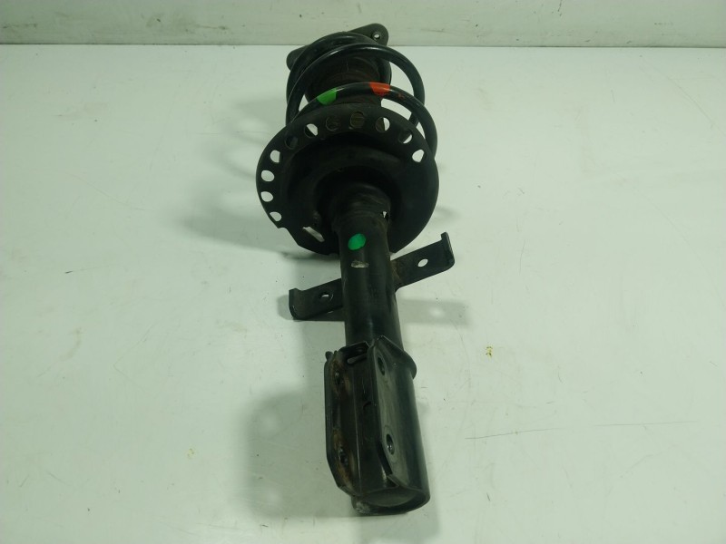 Recambio de amortiguador delantero derecho para renault zoe 68 kw referencia OEM IAM  543027411R 