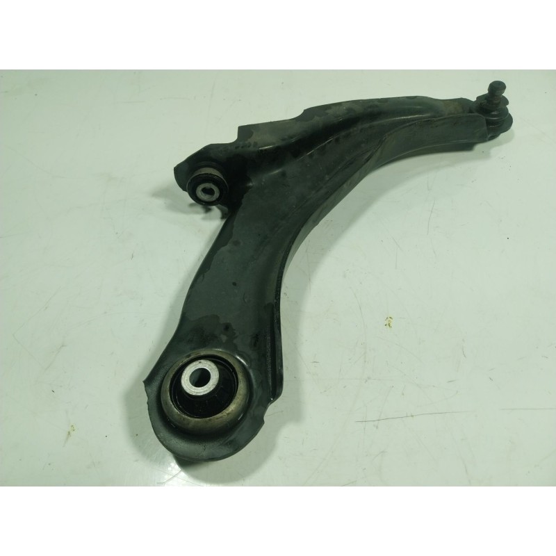 Recambio de brazo suspension inferior delantero derecho para renault zoe 68 kw referencia OEM IAM   