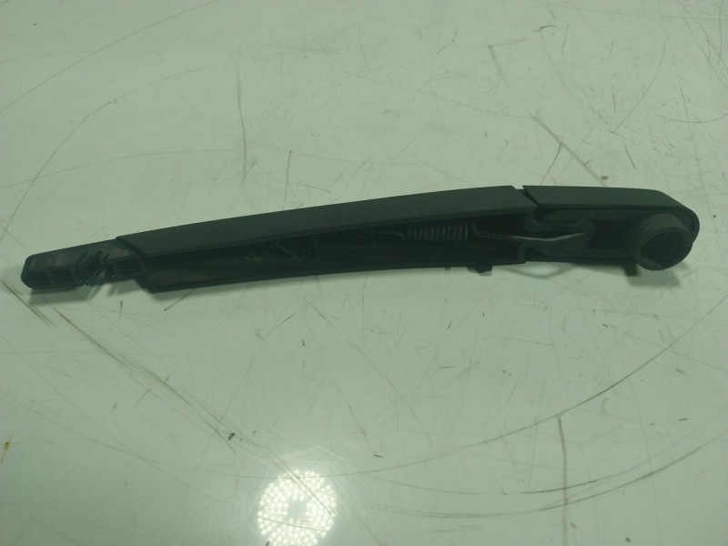 Recambio de brazo limpia trasero para renault zoe 68 kw referencia OEM IAM   