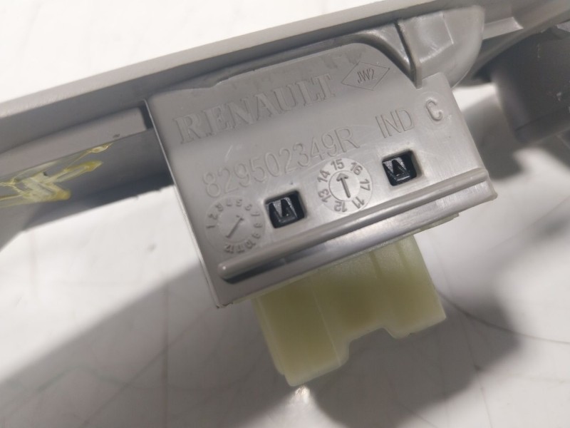 Recambio de mando elevalunas delantero izquierdo para renault zoe 68 kw referencia OEM IAM  829502349R 