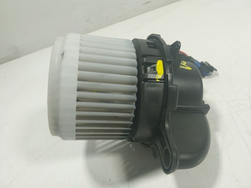 Recambio de motor calefaccion para renault zoe 68 kw referencia OEM IAM  5Q1333500 