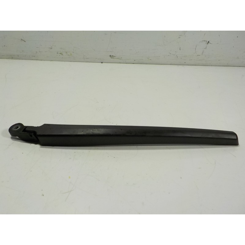 Recambio de brazo limpia trasero para seat leon (1p1) 1.9 tdi referencia OEM IAM   