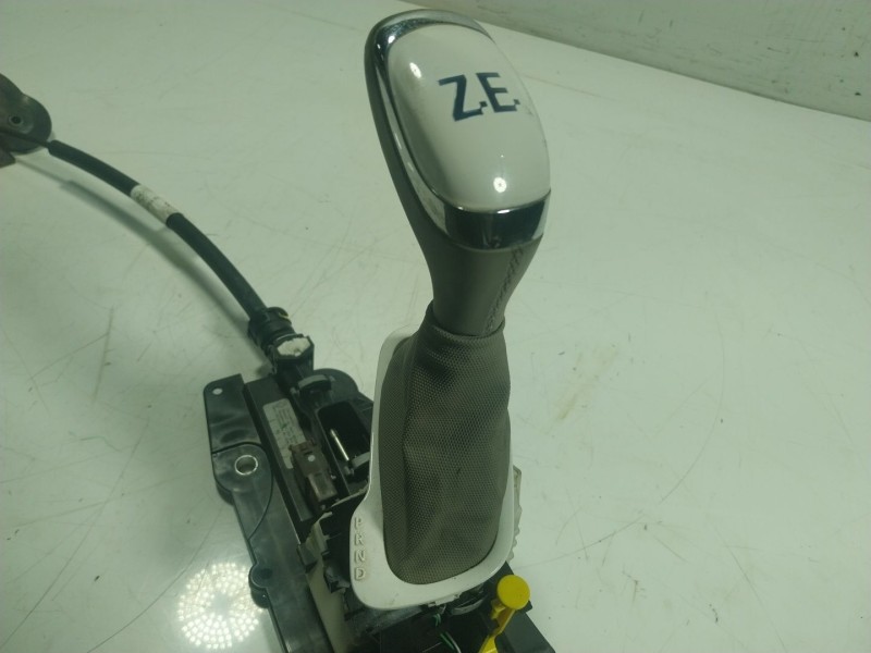 Recambio de palanca cambio para renault zoe 68 kw referencia OEM IAM  341040598R 