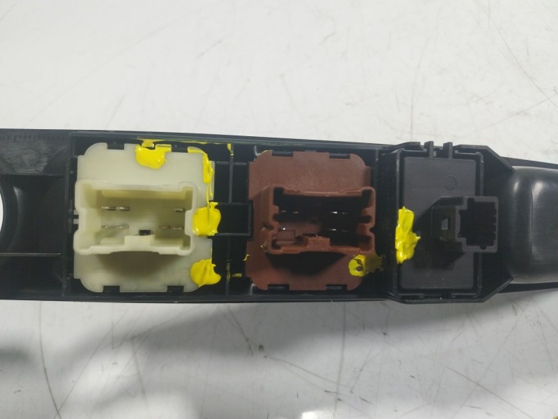 Recambio de mando elevalunas delantero izquierdo para renault zoe referencia OEM IAM  254008973R 