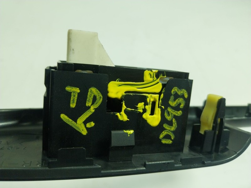 Recambio de mando elevalunas trasero derecho para lexus ct 1.8 16v cat (híbrido) referencia OEM IAM  7427176010 