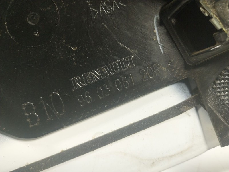 Recambio de aleron trasero para renault zoe 68 kw referencia OEM IAM  960306120R 