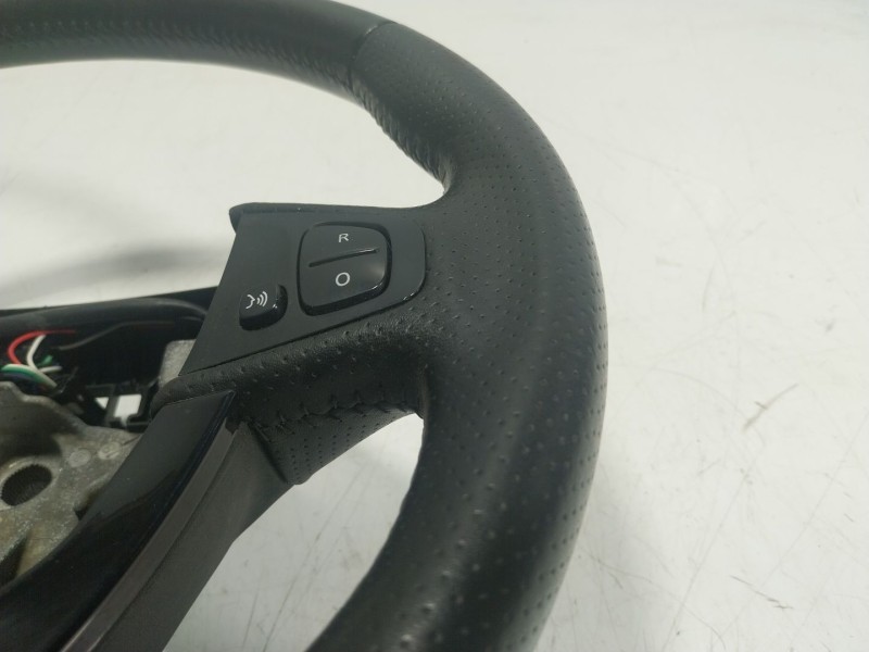 Recambio de volante para renault zoe referencia OEM IAM  484005406R 