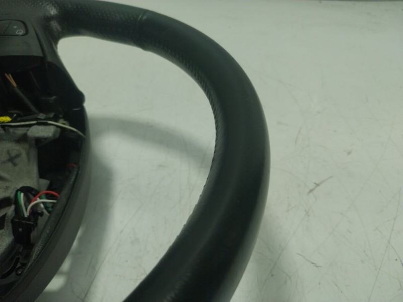 Recambio de volante para renault zoe referencia OEM IAM  484005406R 