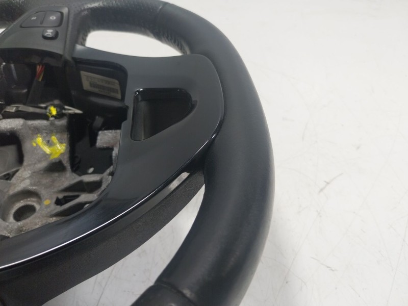 Recambio de volante para renault zoe referencia OEM IAM  484005406R 