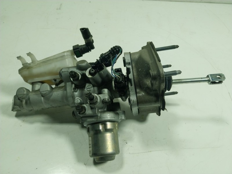 Recambio de bomba freno para renault zoe 68 kw referencia OEM IAM  460116213R 