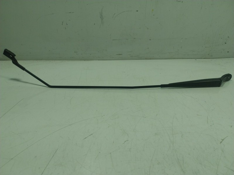 Recambio de brazo limpia delantero derecho para renault zoe referencia OEM IAM   