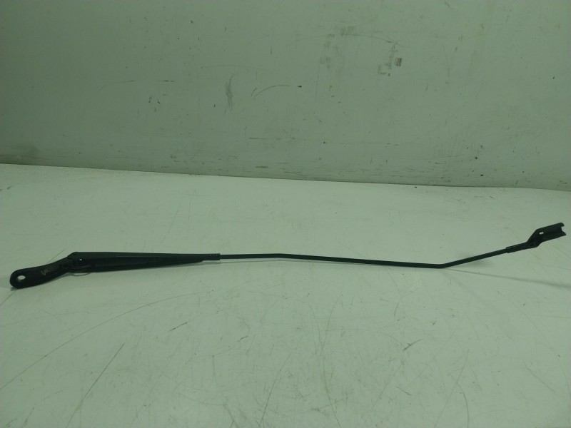 Recambio de brazo limpia delantero derecho para renault zoe referencia OEM IAM   