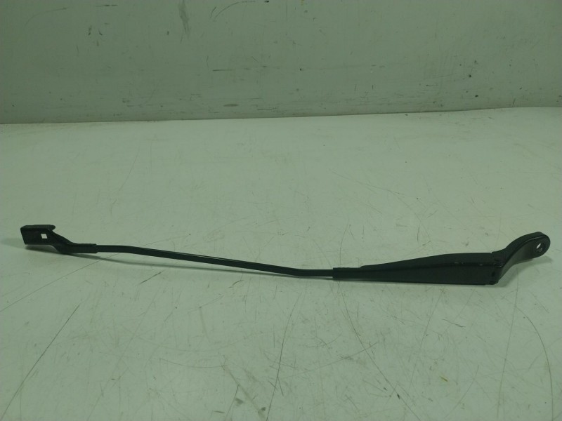 Recambio de brazo limpia delantero izquierdo para renault zoe referencia OEM IAM   