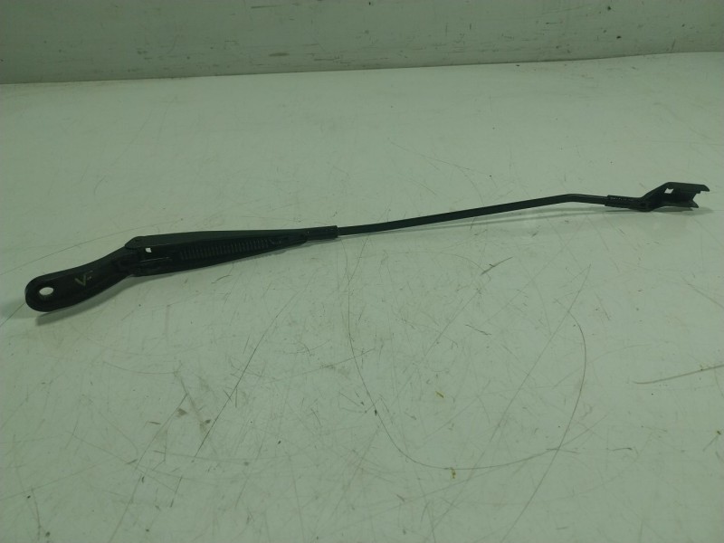 Recambio de brazo limpia delantero izquierdo para renault zoe referencia OEM IAM   