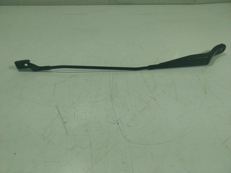 Recambio de brazo limpia delantero izquierdo para renault zoe 68 kw referencia OEM IAM   