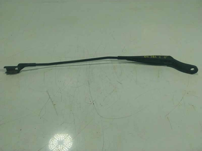 Recambio de brazo limpia delantero izquierdo para renault zoe 68 kw referencia OEM IAM   